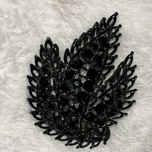 ❤️5 for $15 Elegant Black Leaf Brooch